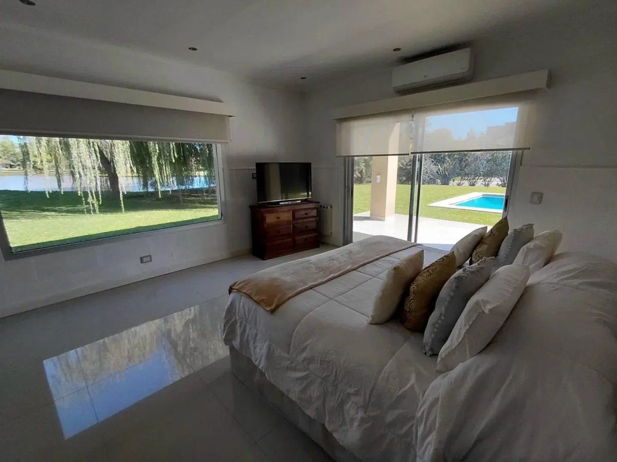 Exclusiva casa en venta - Las Casuarinas del Pilar 3