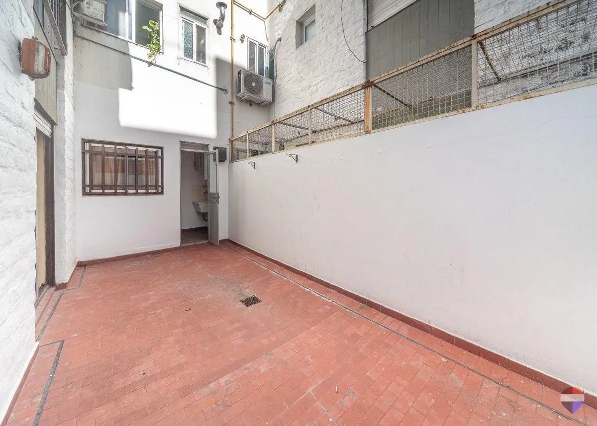 venta departamento 2 amb con patio y baulera 3