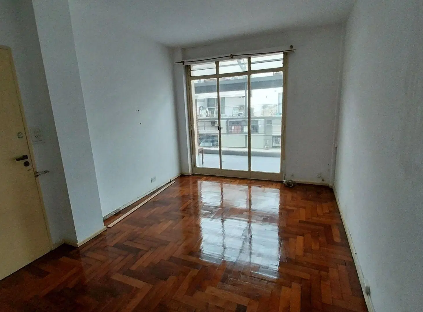 Alquiler monoambiente Balvanera P. 9 amplio balcón 3