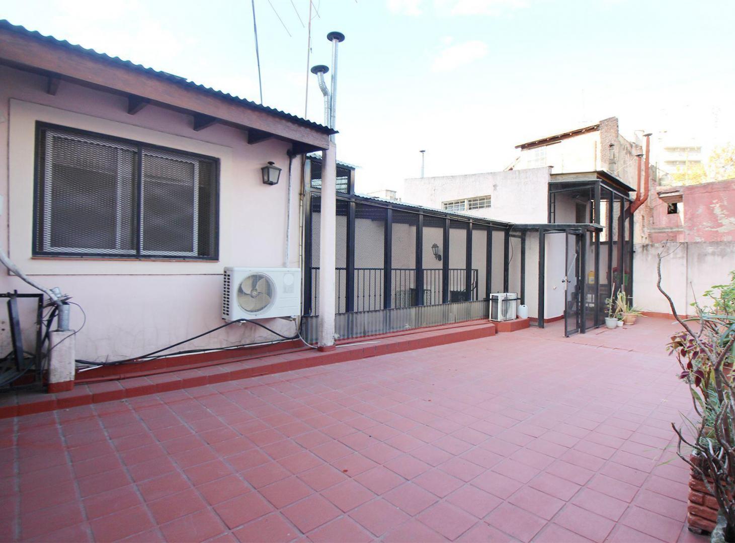 Venta CASA 6 AMBIENTES con Gran terraza Paternal