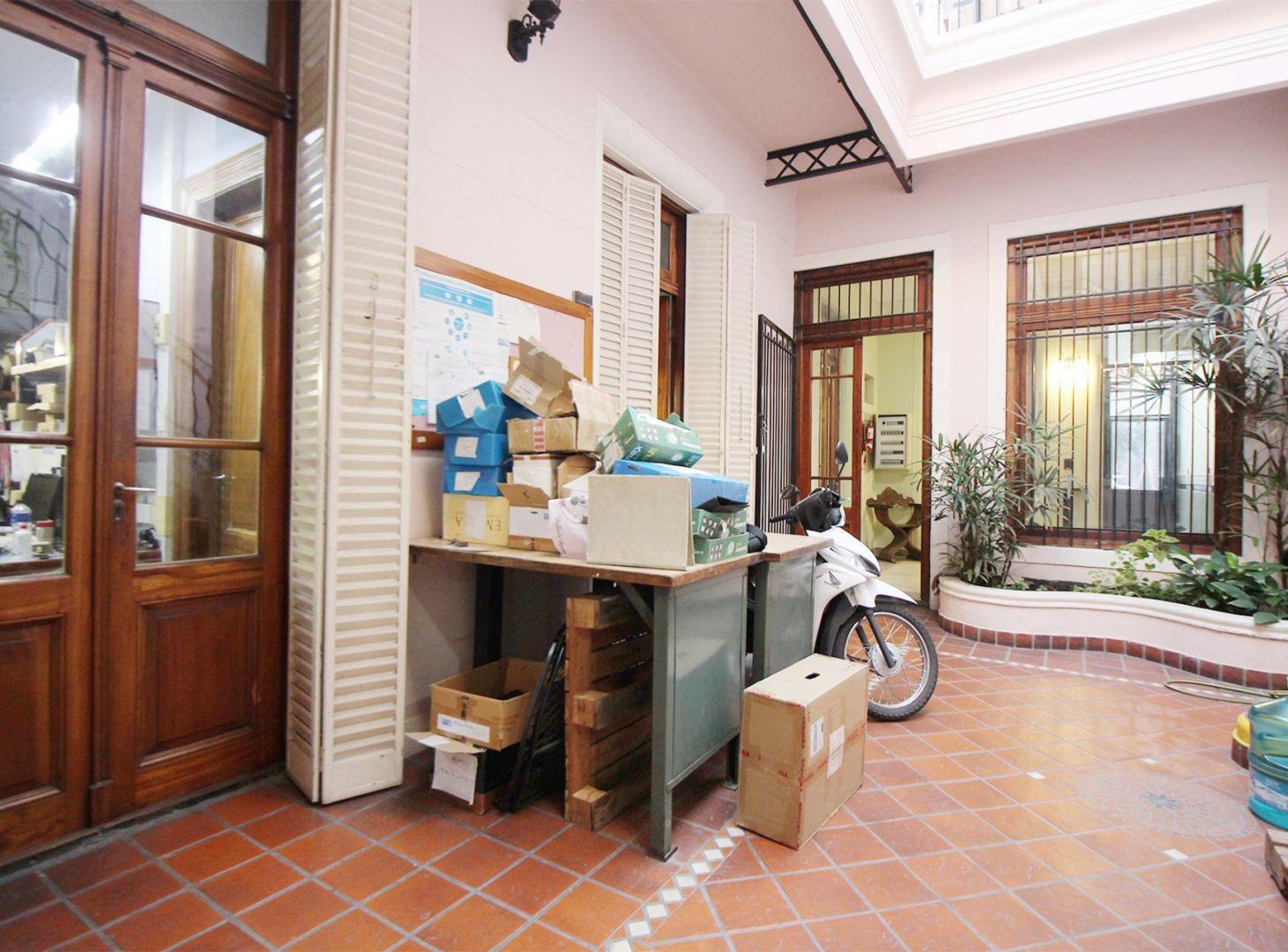 Venta CASA 6 AMBIENTES con Gran terraza Paternal