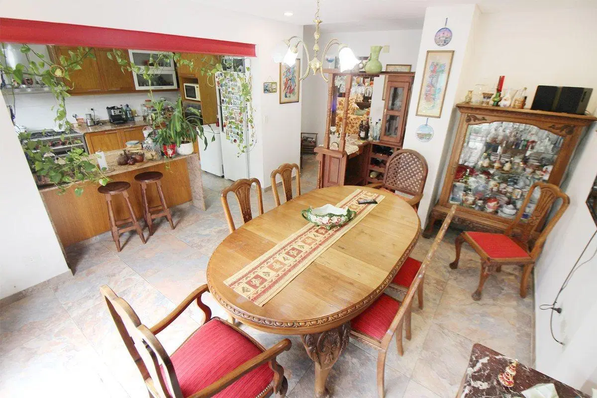 CASA 4 AMBIENTES EN VILLA SARMIENTO CON PILETA 4
