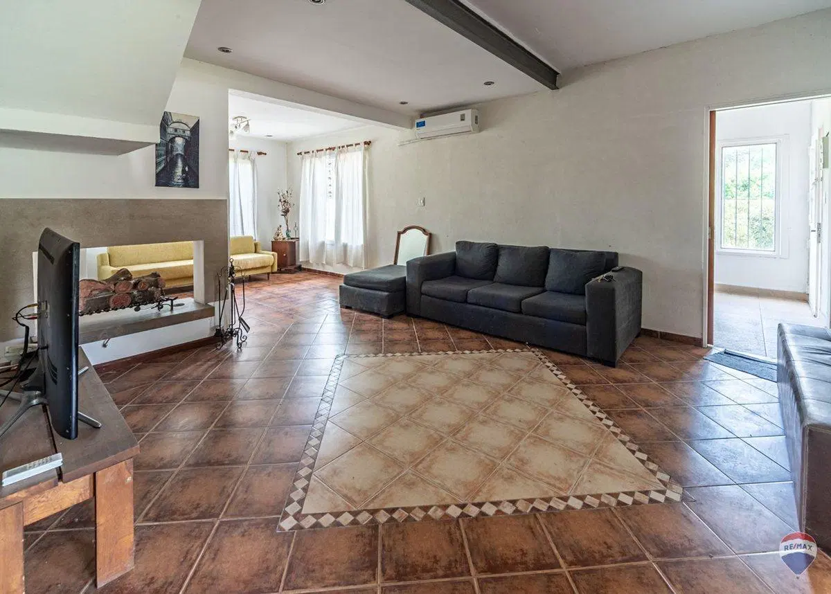 CASA EN VENTA SOBRE GRAN LOTE - LA LONJA - PILAR 2