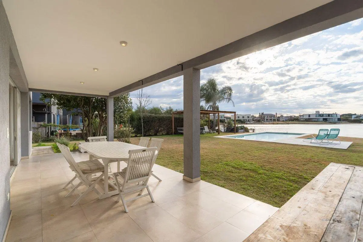 CASA AL LAGO  EN VENTA AREA 5 SAN MATIAS ESCOBAR 2