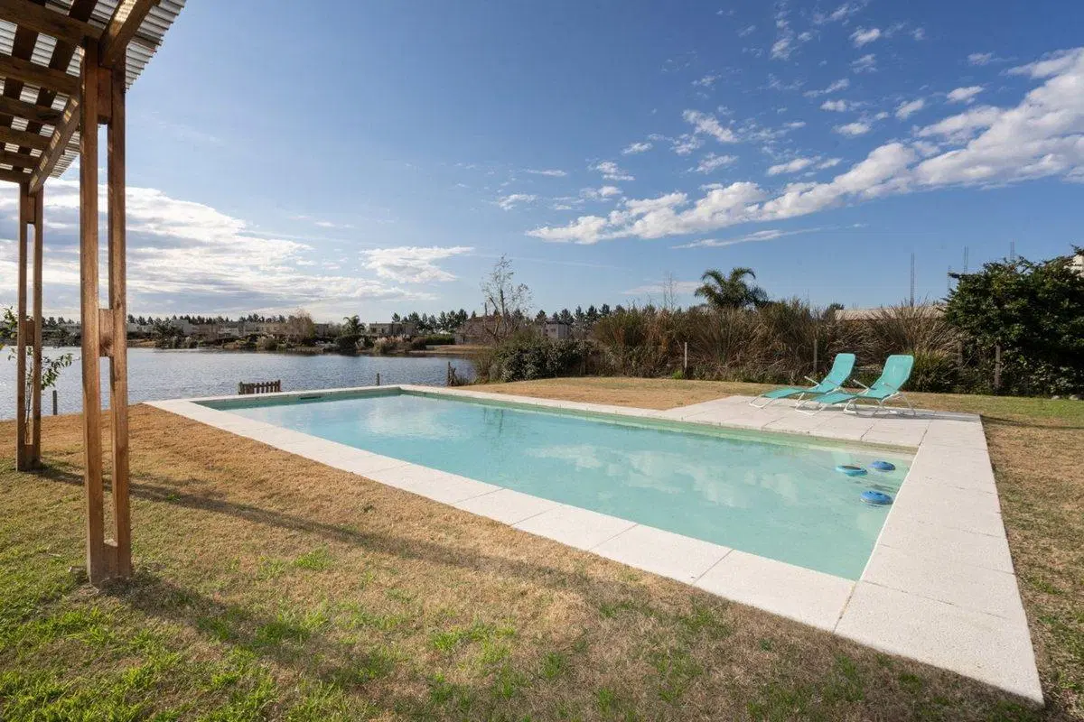 ALQUILER CASA A LA LAGUNA SAN MATIAS ESCOBAR 2