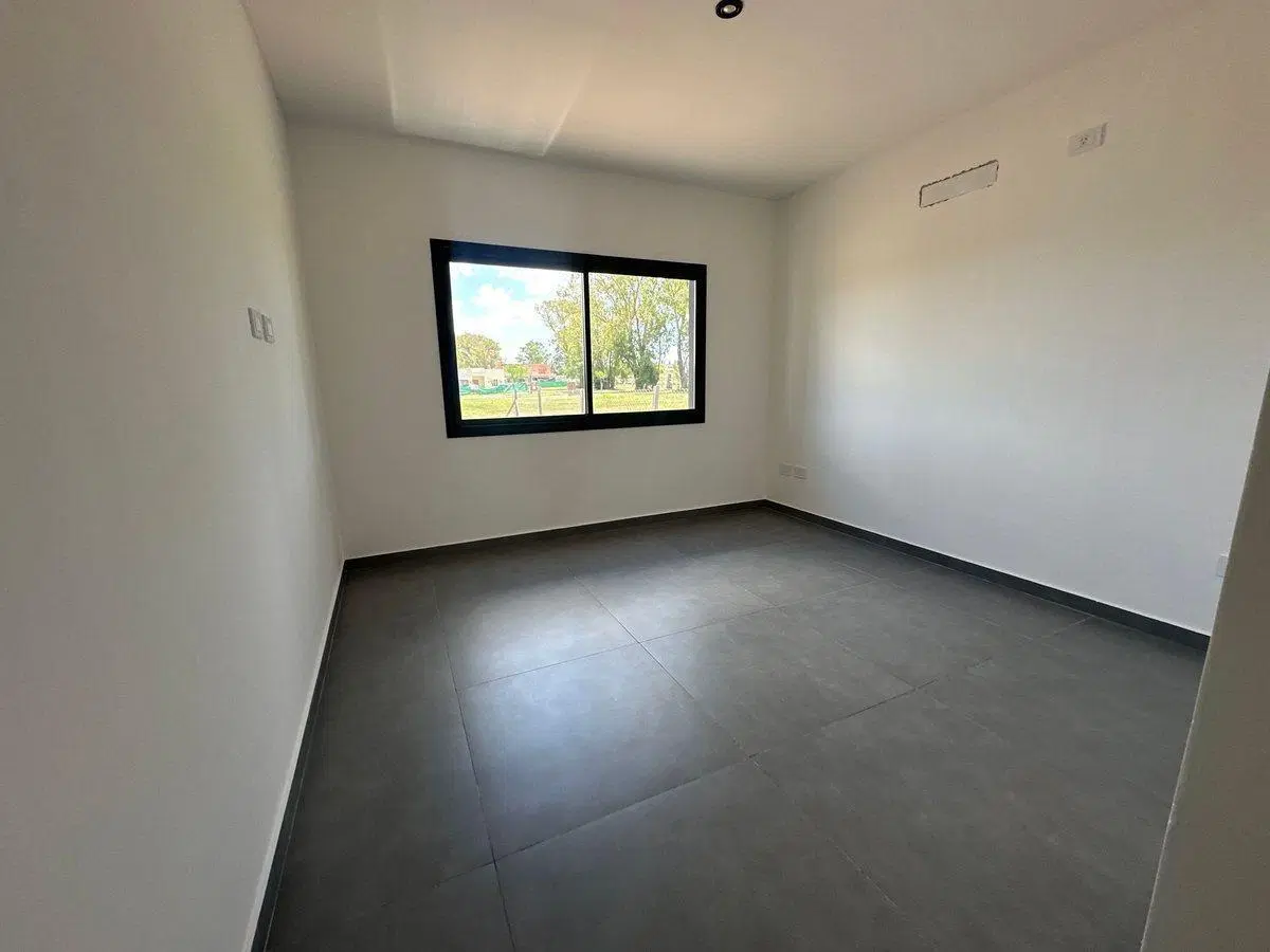 VENTA CASA A ESTRENAR SANTA SOFIA 4 AMBIENTES 5