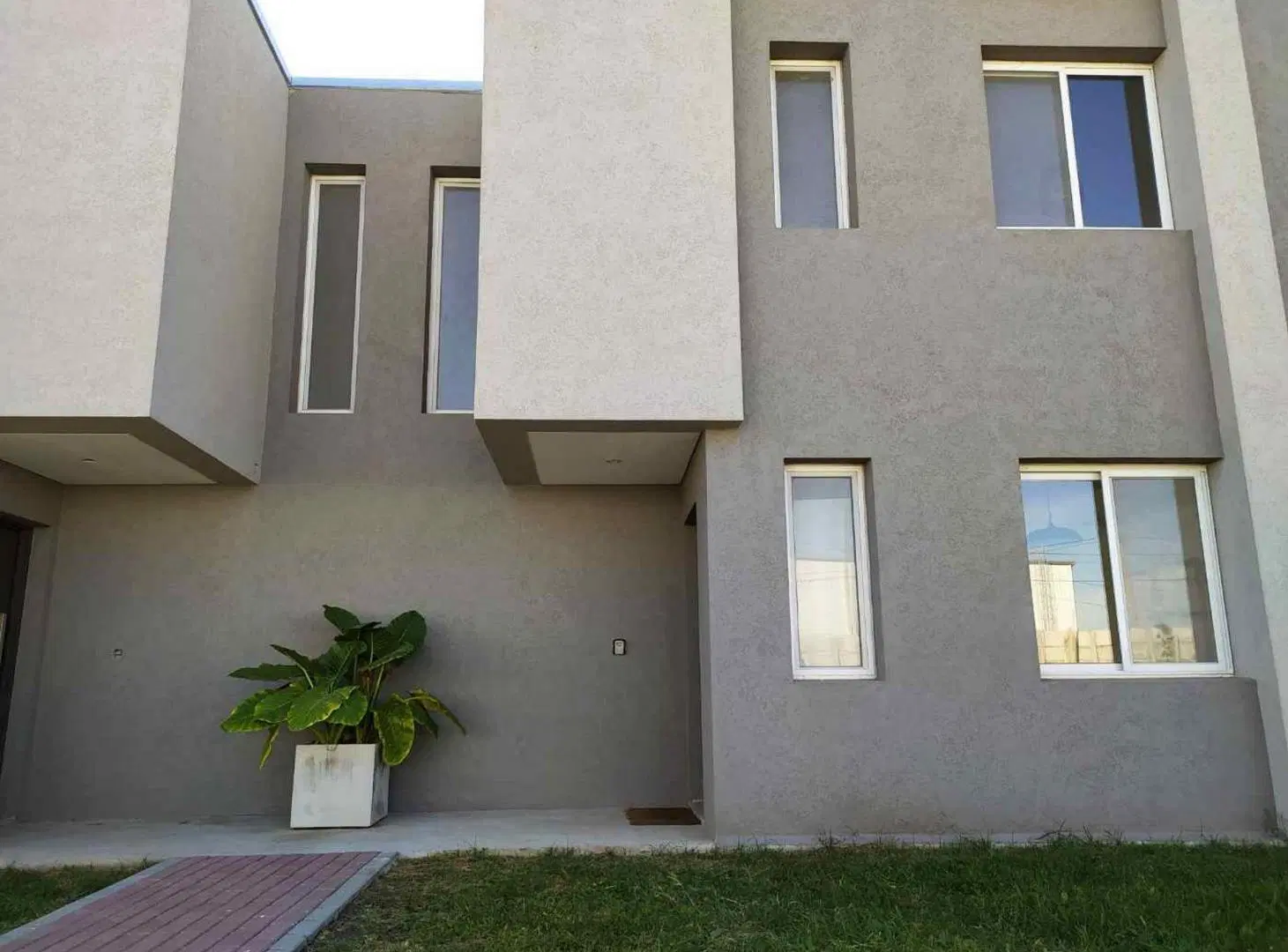 Venta casa 4 amb. c/ jardin de pozo Decs Tortugas 5