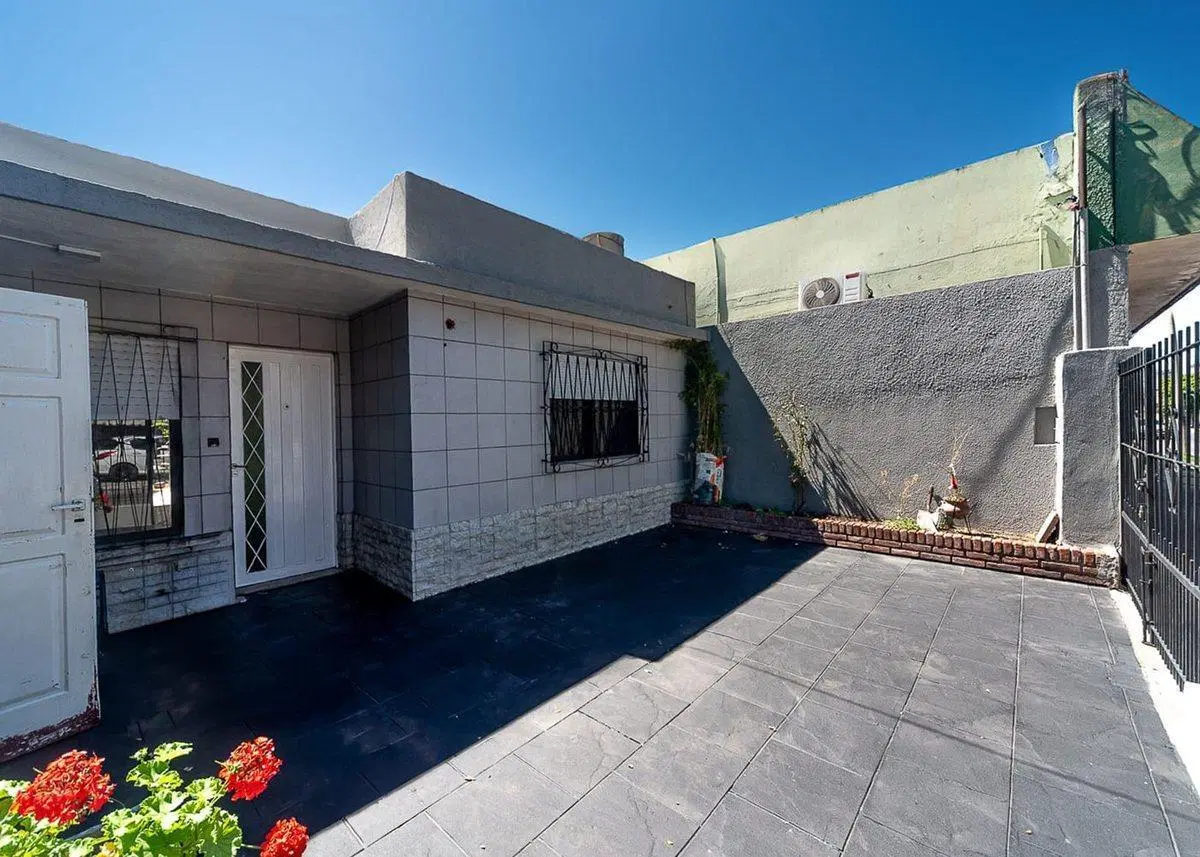 venta casa 3 ambientes con local san justo 5