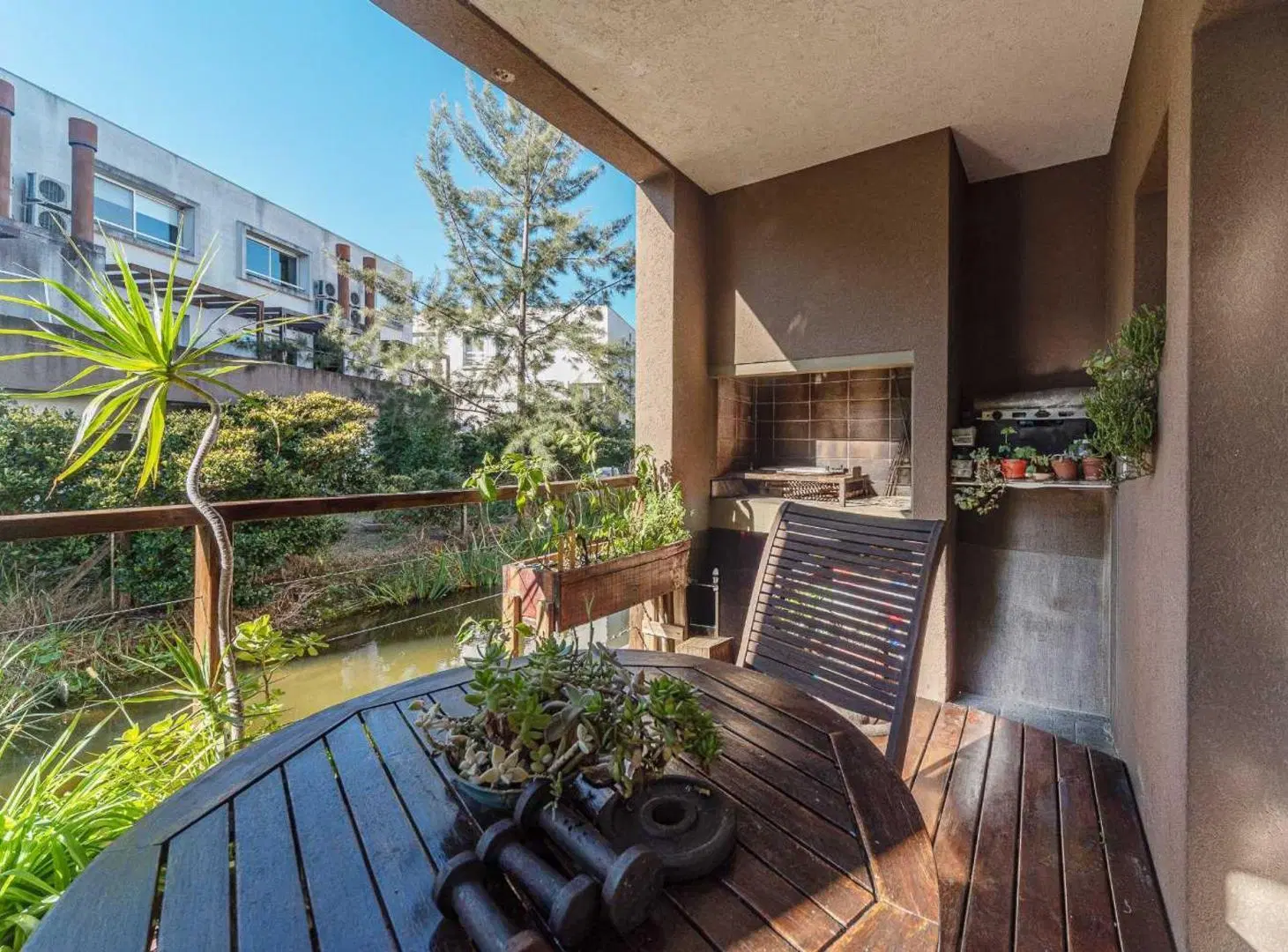 VENTA CASA 4 AM.  BARRIO SENDERO NORDELTA 5