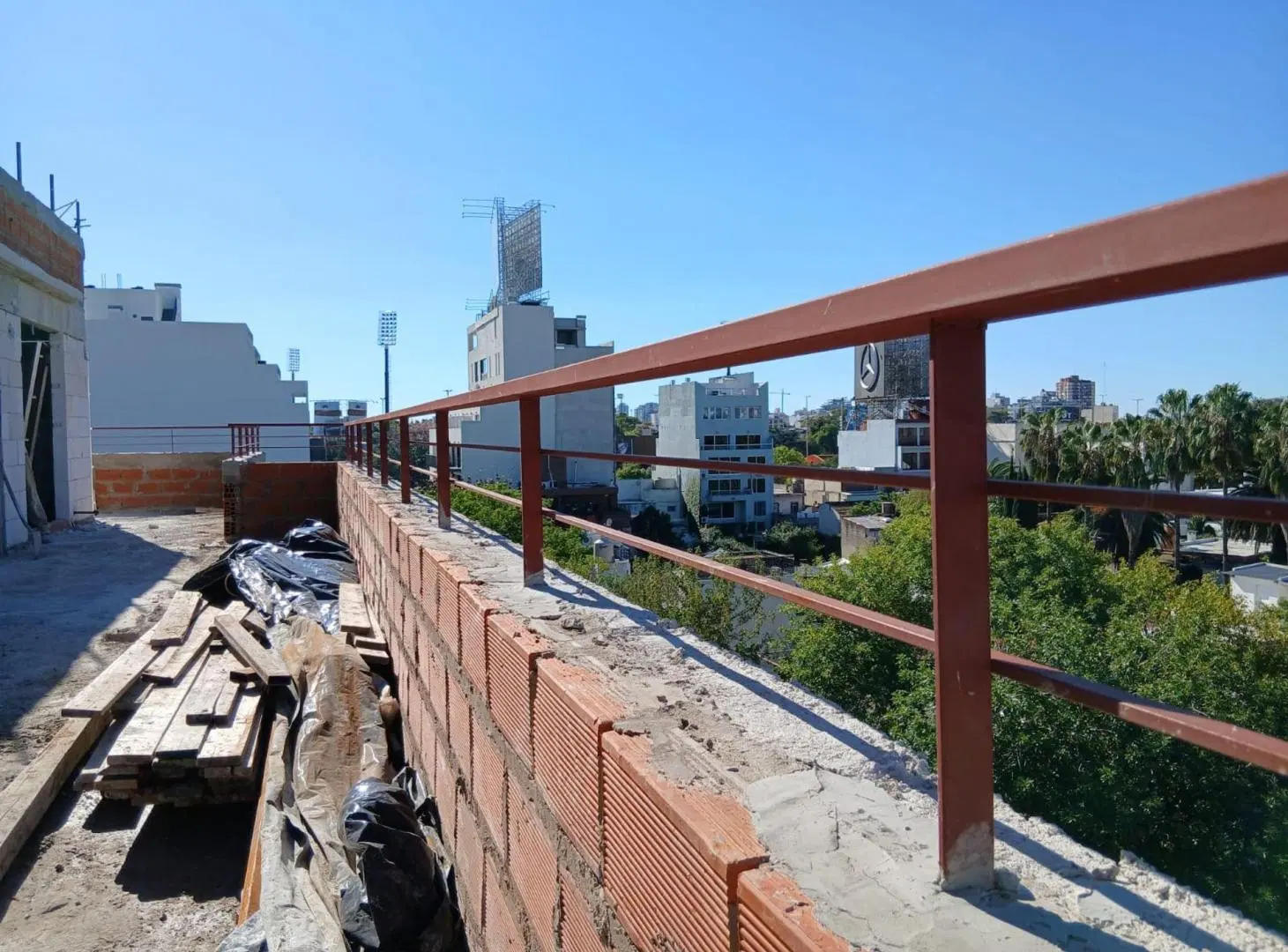 Venta monoambiente con balcon en Saavedra 5