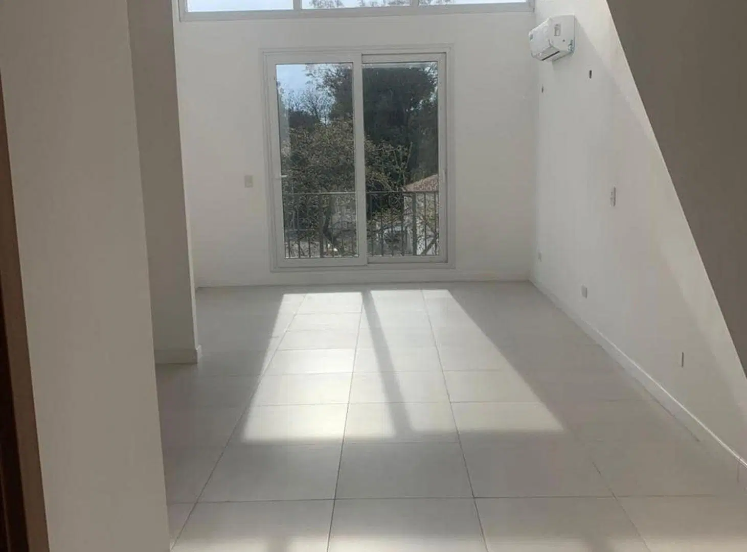 Venta 2 Ambientes Saravi Village duplex cochera. 2
