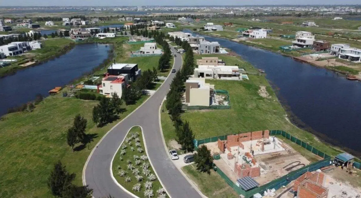 VENTA LOTE VISTA AL AGUA BARRIO CERRADO EL NAUDIR 3