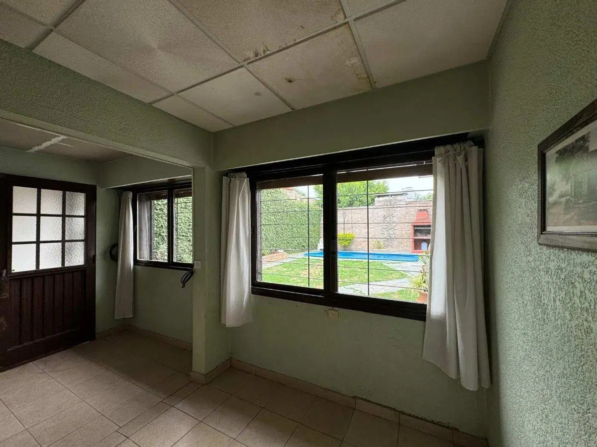 Casa 4 amb en venta en Castelar c/jardin-pileta 4