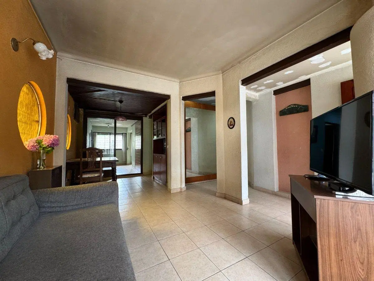 Casa 4 amb en venta en Castelar c/jardin-pileta 3