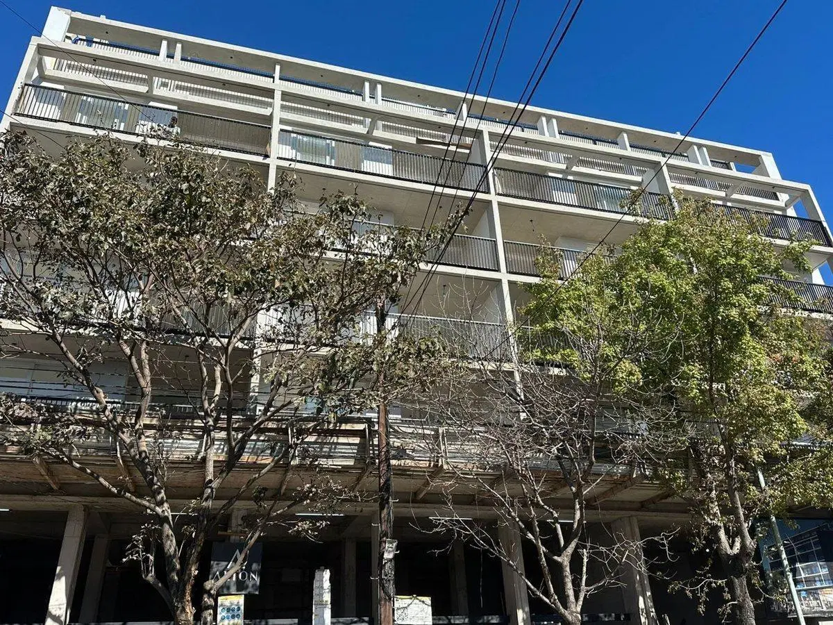 Venta de local en Monte Castro 5