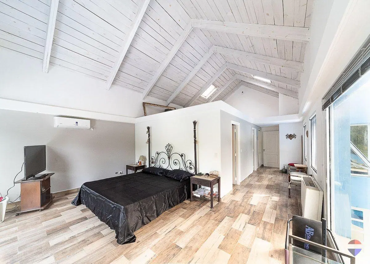 VENTA CASA 7 SUITES PILETAS FINANCIACION ESCOBAR 4