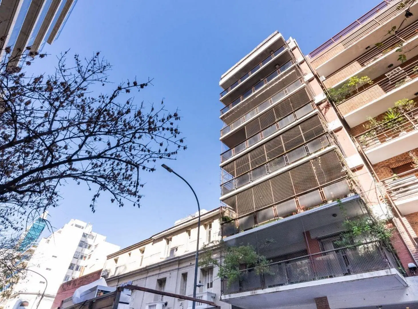 VENTA BELGRANO PISO 4 AMB JARDIN PATIO 2 COCH 3