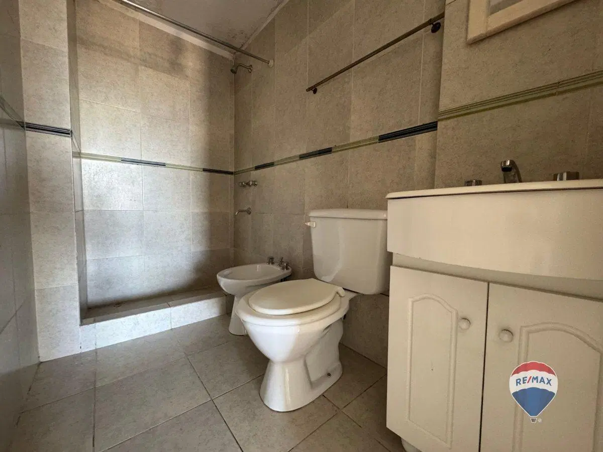 MONOAMBIENTE EN VENTA MORON COCHERA APTO PROF 2