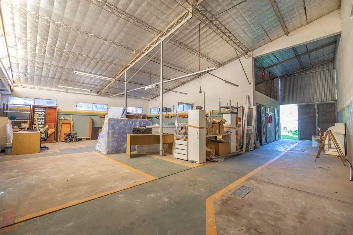 Venta Galpon comercialcon vivienda Lomas de Zamora 5