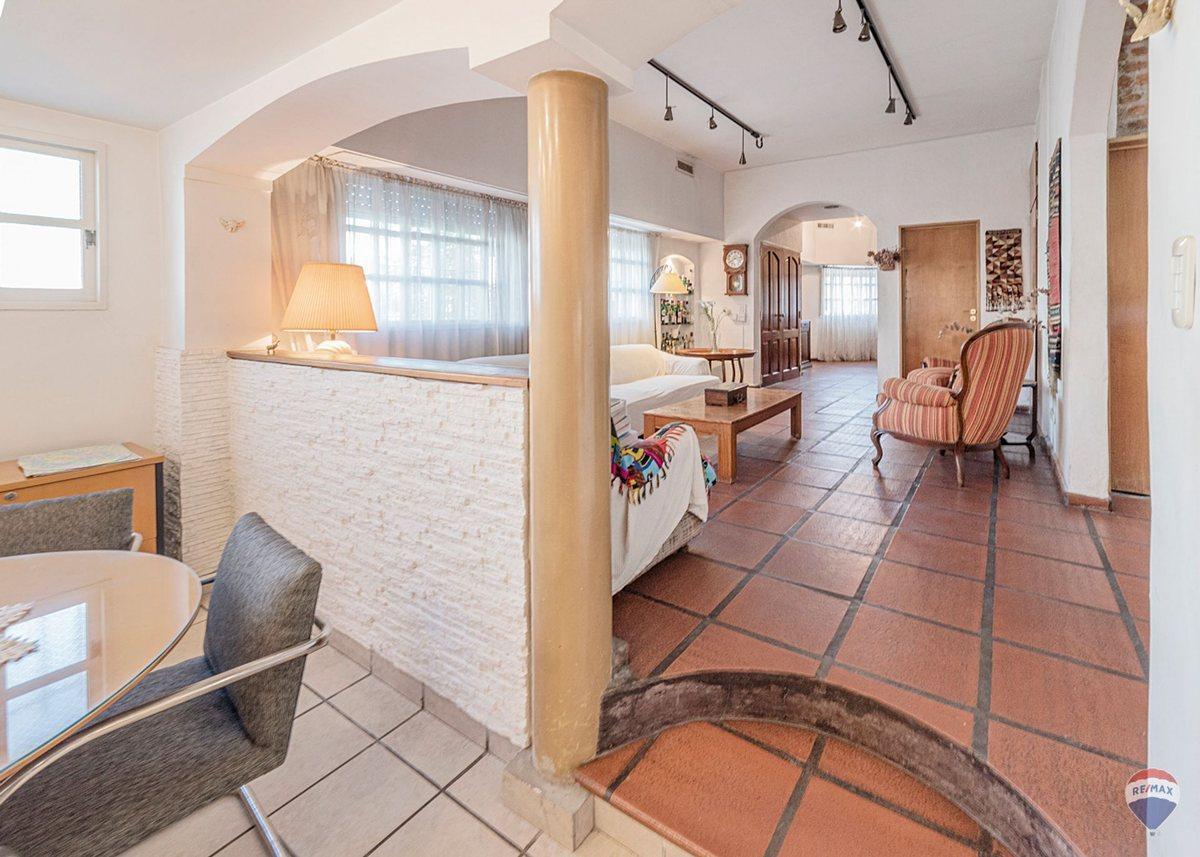 Foto de CASA 2 PLANTAS- CON TERRAZA Y PARRILLA - COCHERA, imagen 4