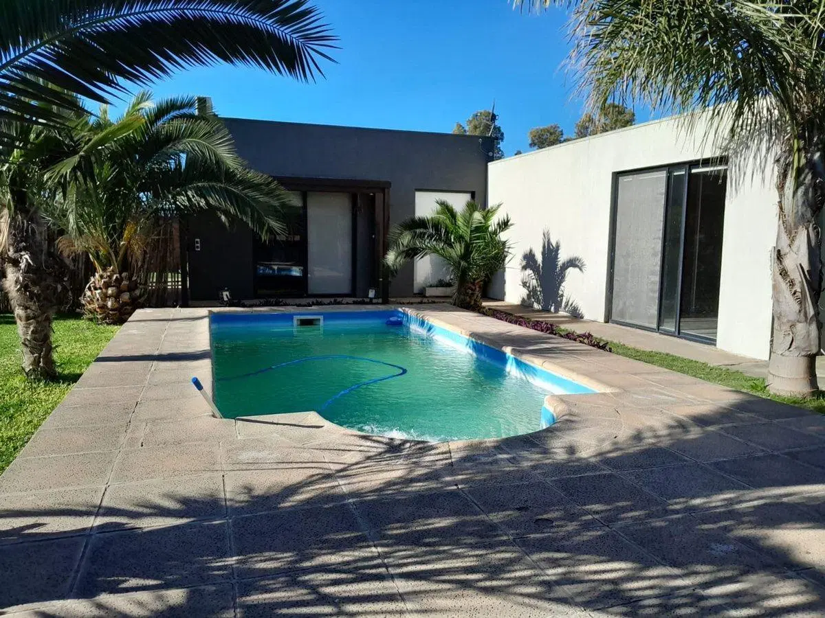 VENTA CASA 4 AMB QUINCHO JARDIN  PILETA EN LIMA 4