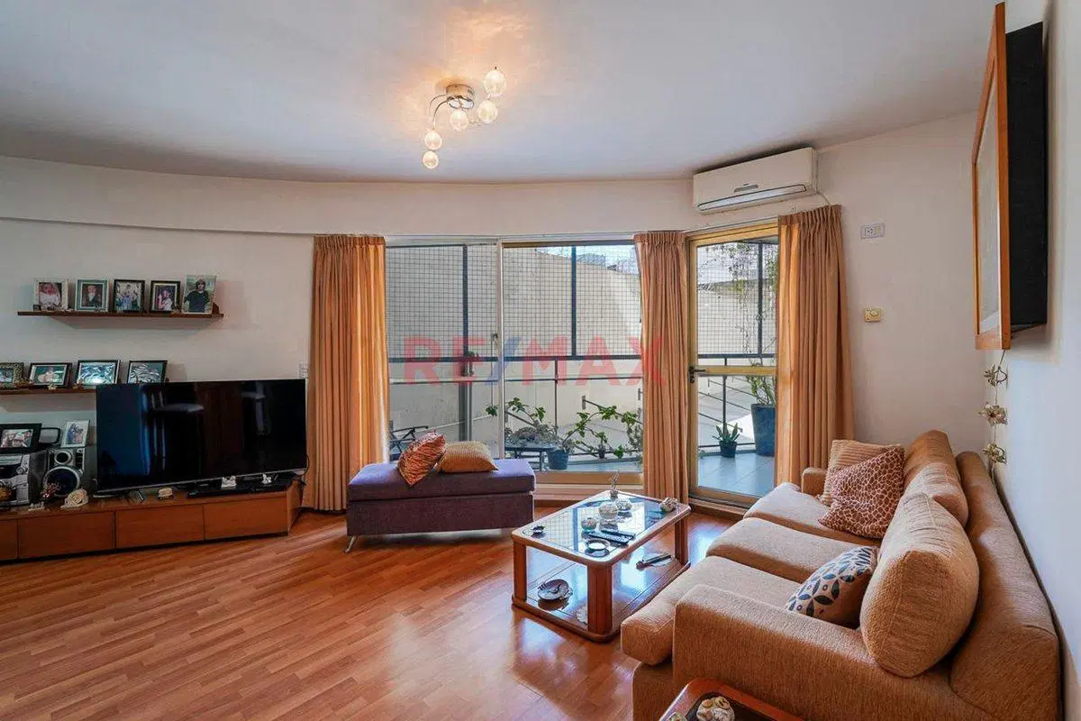 DEPARTAMENTO 4 AMBIENTES CON COCHERA A LA VENTA 2