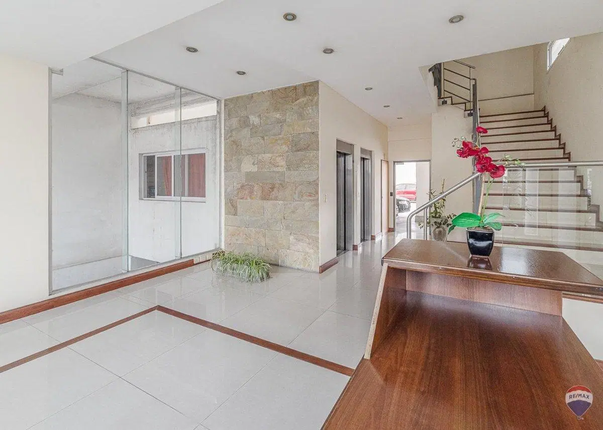 venta departamento 2 ambientes  cochera/baulera 5