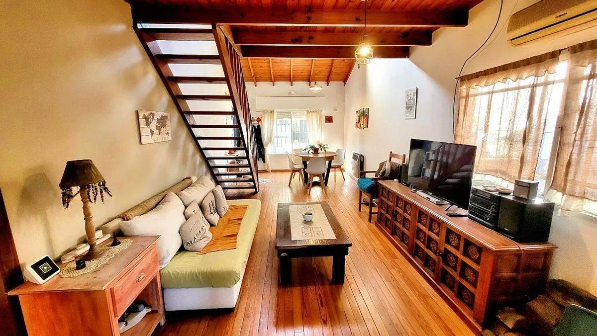 CASA 4 ambientes en venta con JARDIN y PILETA 3