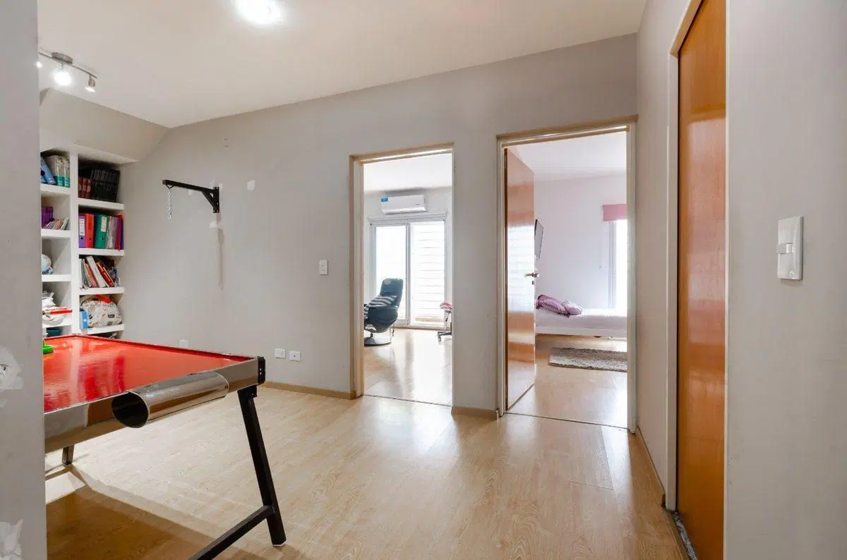 VENTA CASA 3 PISOS 6 AMB COCHERA FLORES 3