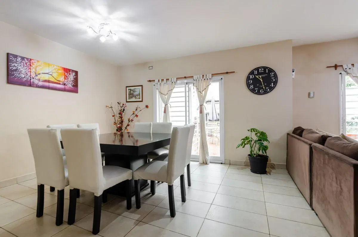 VENTA CASA 3 PISOS 6 AMB COCHERA FLORES 2