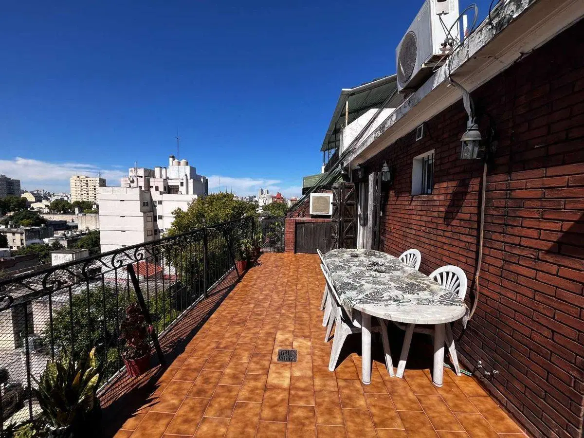 Venta depto 2 amb con balcón aterrazado. Caballito 3