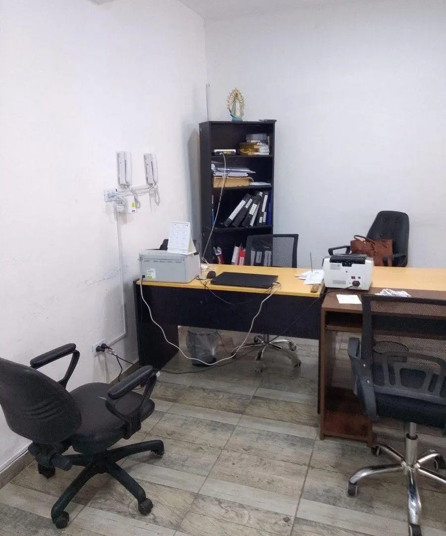 Galpón de 285 mts cub en venta en La Tablada c/Ofi 5