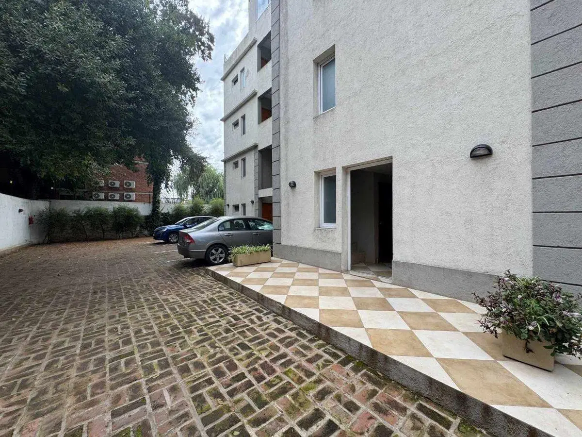 Departamento 2 ambientes en venta en Pilar c/patio 8