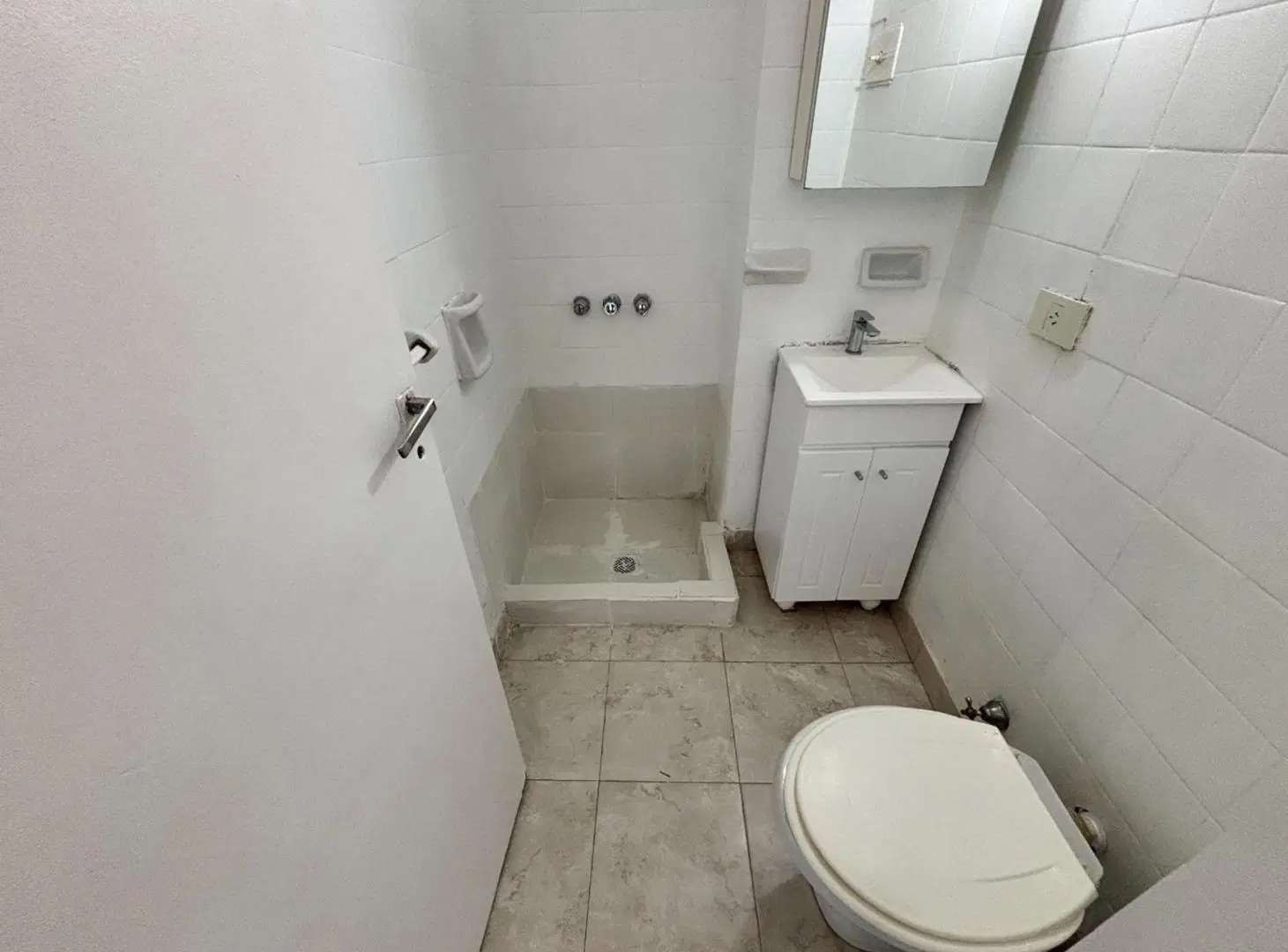 ALQUILER MONOAMBIENTE CON BALCON OLIVOS PUERTO 3