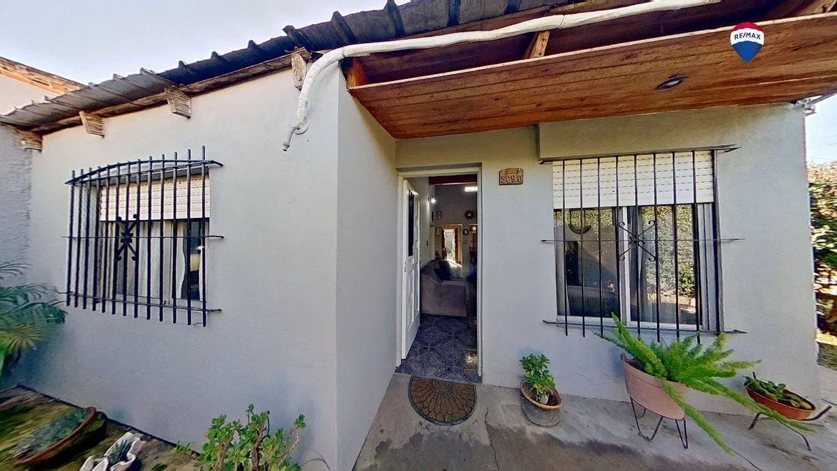 VENTA CASA GONZALEZ CATAN 4 AMB  ESQUINA  PERMUTA 8
