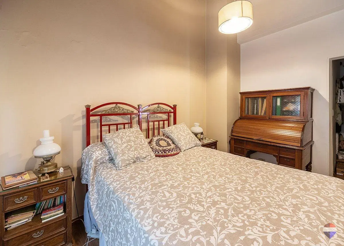 VENTA CASA 6 AMBIENTES COCHERA PATIO COLEGIALES 5