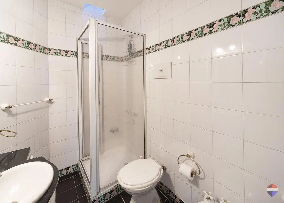VENTA CASA 6 AMBIENTES COCHERA PATIO COLEGIALES 4