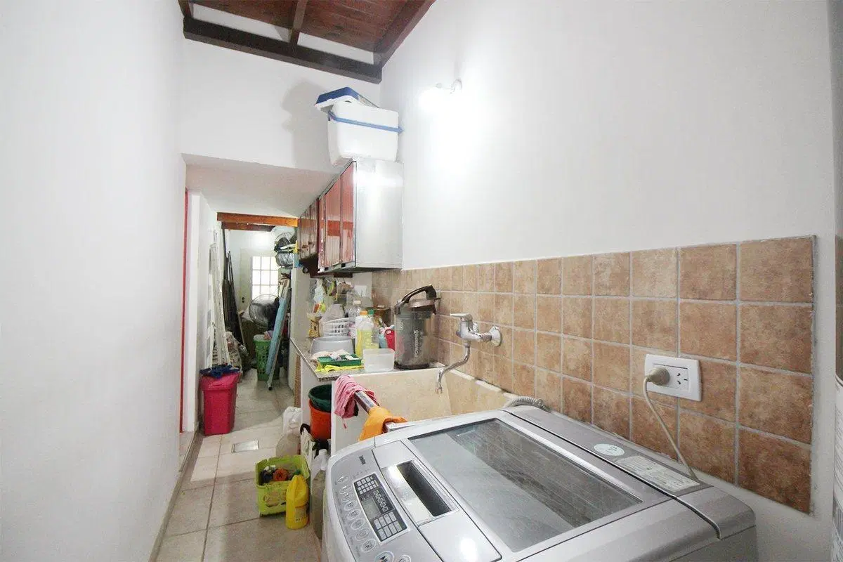 CASA 4 AMBIENTES EN VILLA SARMIENTO CON PILETA 8