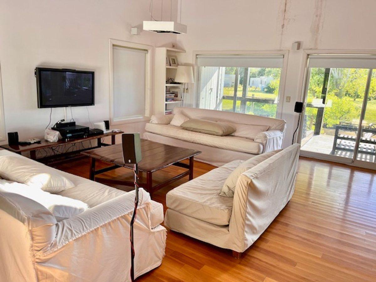 Foto de CASA 5 AMB VENTA EN ISLA DEL ESTE.QUINCHO AMARRA, imagen 1