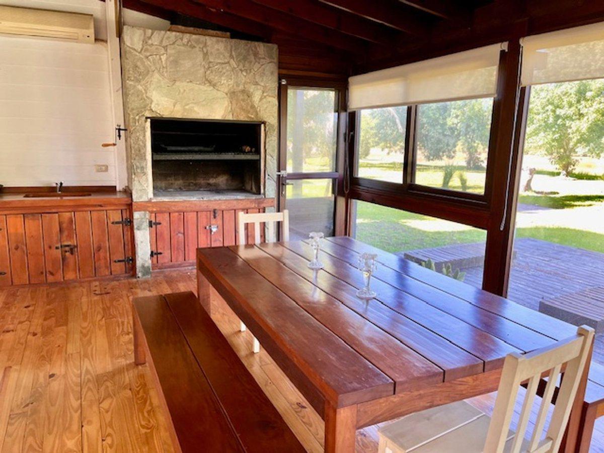 Foto de CASA 5 AMB VENTA EN ISLA DEL ESTE.QUINCHO AMARRA, imagen 4