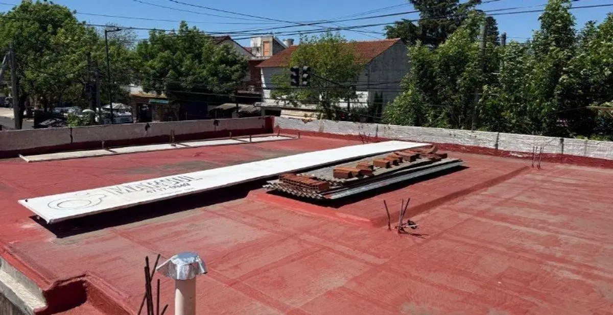 Venta local en esquina Martinez 5