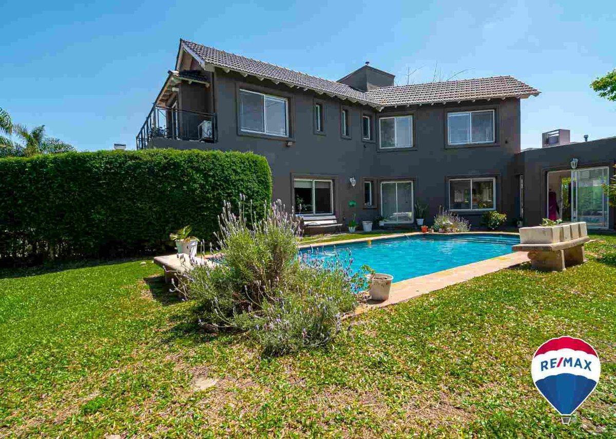 CASA 4 AMB EN VENTA EN GENERAL RODRIGUEZ PILETA