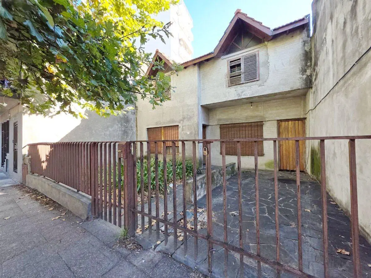 CASA 5 AMB CON GRAN JARDÍN Y PILETA LOTE PROPIO 4