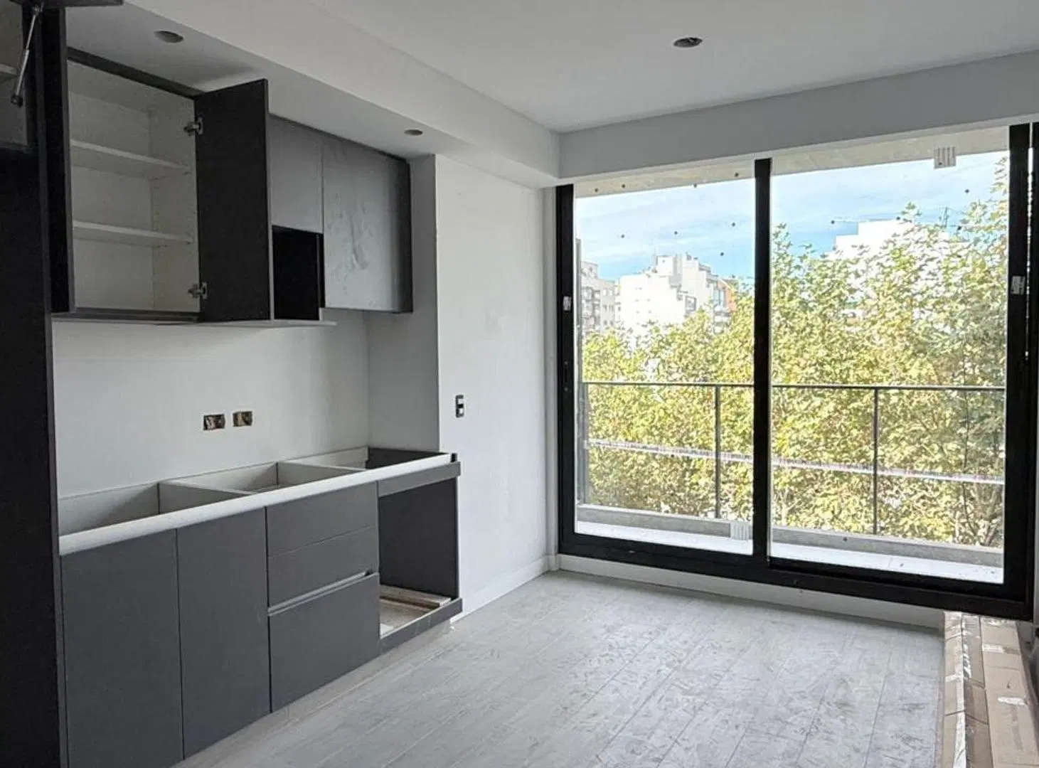 VENTA DEPTO 2 AMB CON  BALCON  FRENTE BELGRANO 2