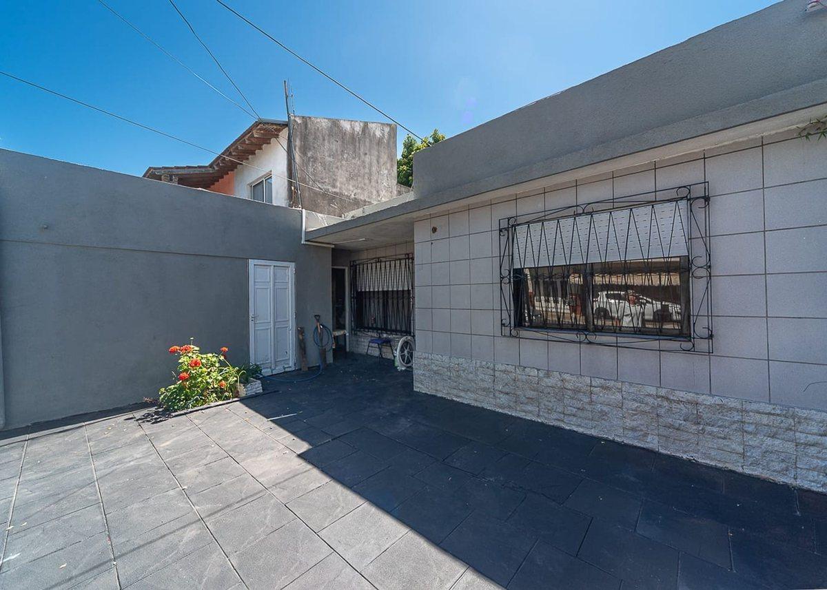 Foto de venta casa 3 ambientes con local san justo, imagen 1
