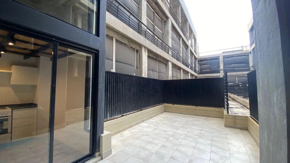 Departamento duplex alquiler en La Boca con patio 3