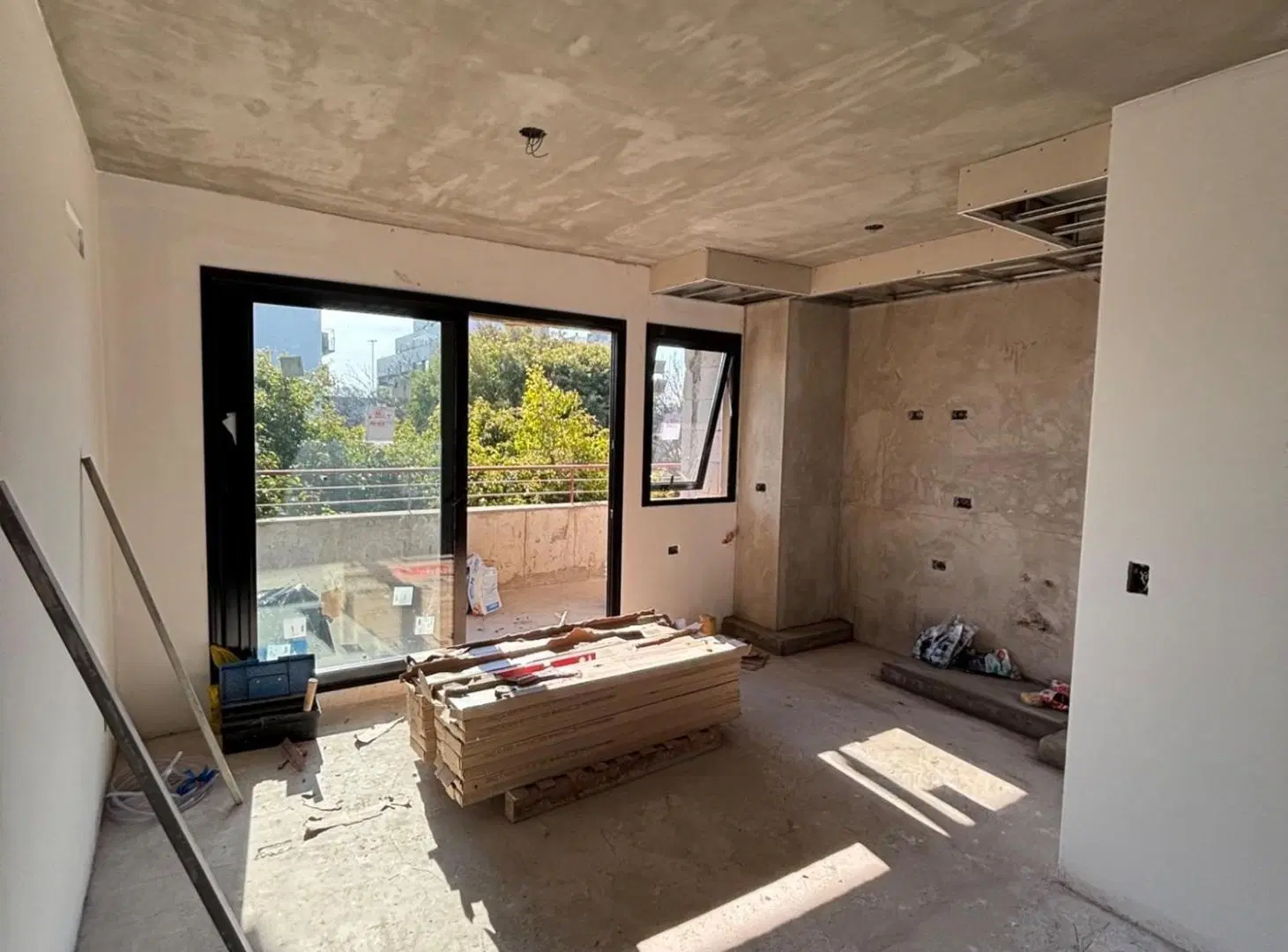 Venta monoambiente con balcon en Saavedra 4