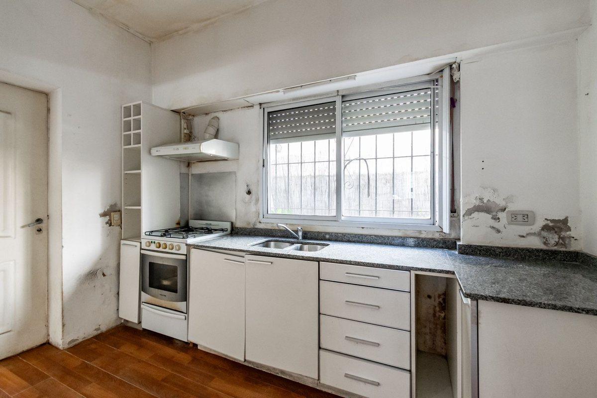 Foto de Venta casa de 5 amb 2 cocheras, terraza, parrilla, imagen 4