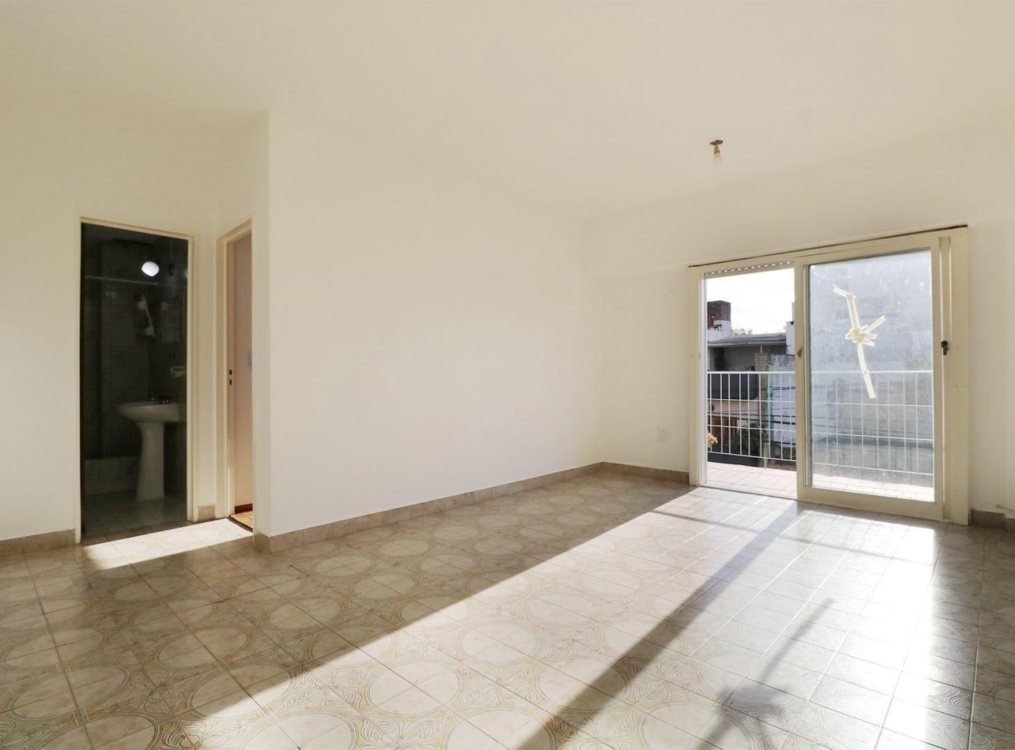 Foto de VENTA DEPARTAMENTO 2 AMB BALCON FRENTE APTO CRED, imagen 5