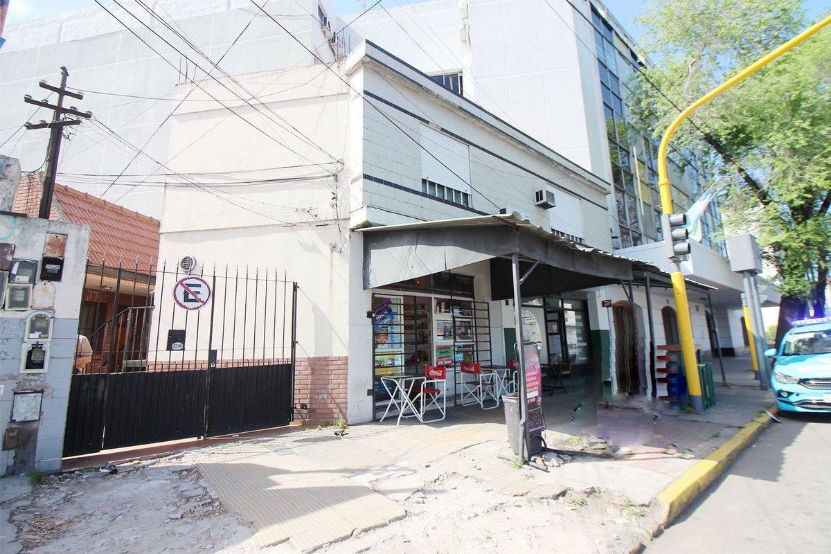 Foto de VENTA LOTE SOBRE AV. HIPÓLITO YRIGOYEN LANÚS OESTE, imagen 2